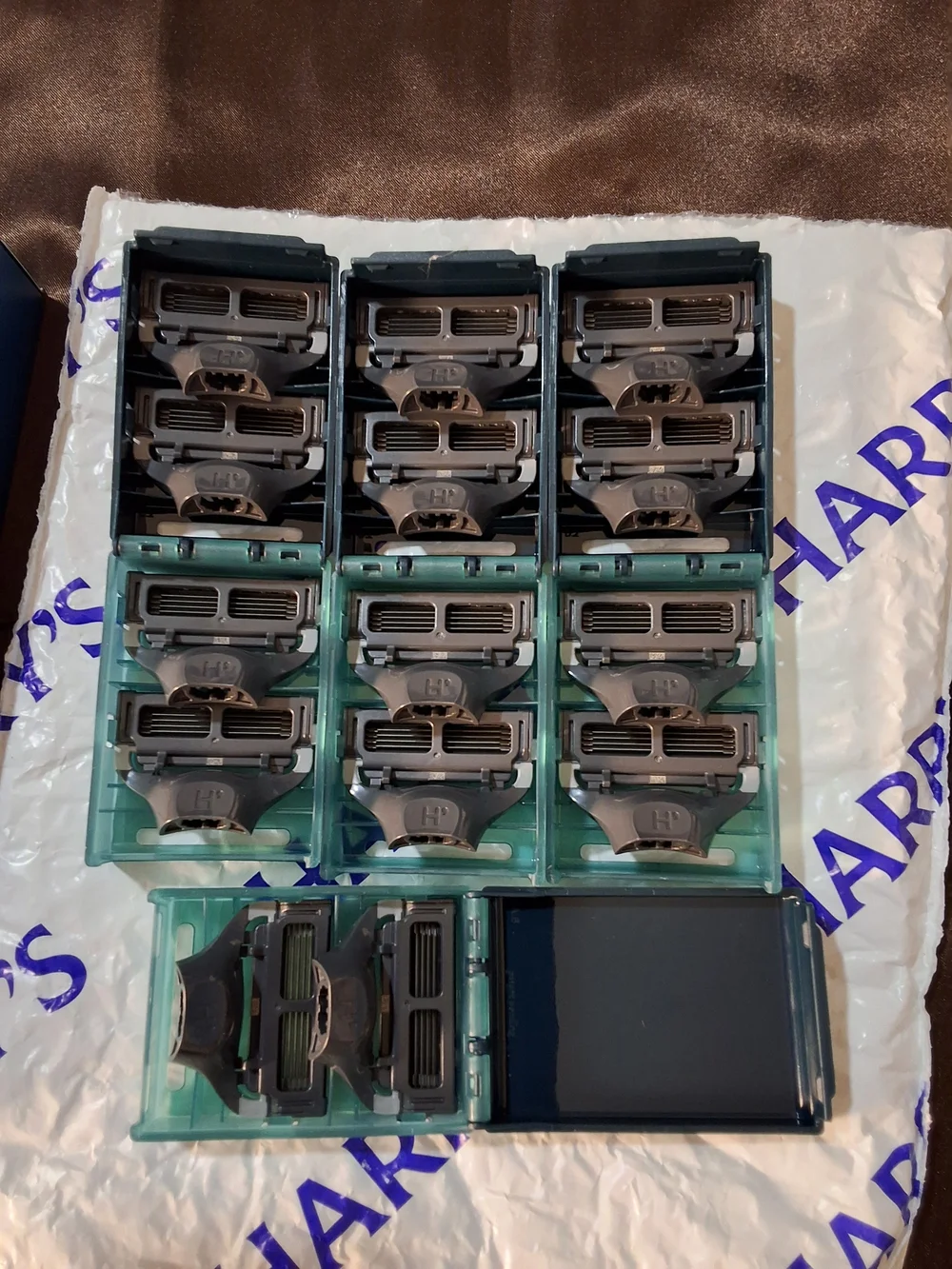 Harry's Glacier Razor Handle + 16 Total 5-Blade Cartridges Bundle